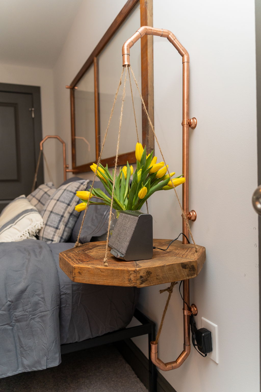 URBAN Benjamin Hanging Side Table