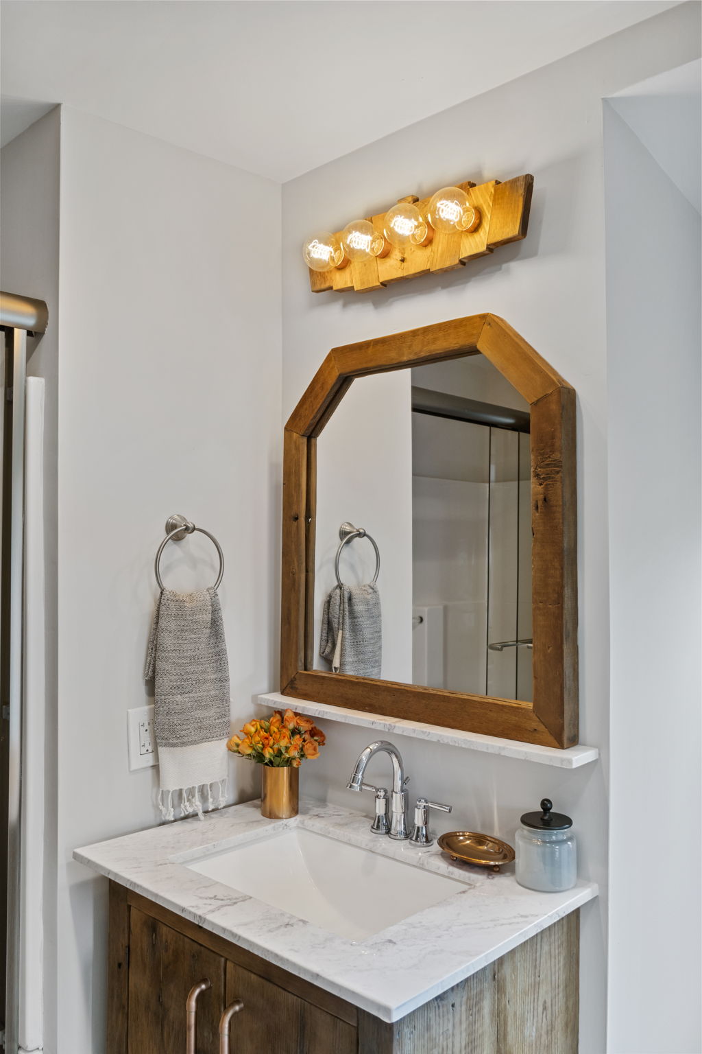 URBAN Refresh Vanity Light